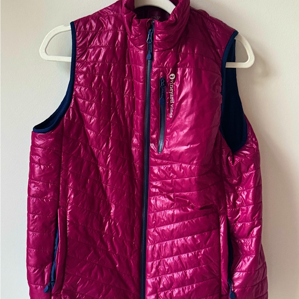 Vineyard Vines Women’s Cranberry Fuchsia Puffer Vest Size Medium with Navy